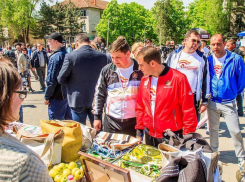 Илан Шор ходит на общественные мероприятия с группой телохранителей
