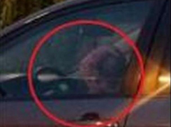 Мужчину с ребенком на руках за рулем автомобиля на улице Кишинева наказали