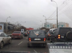 На столичном Виадуке сегодня образовалась невиданная пробка