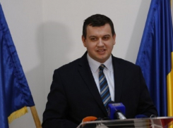 Молдаванин в парламенте Румынии потребовал удвоить срок действия паспортов 