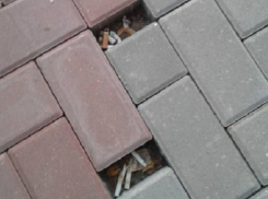 «Дырки для окурков» в свежеуложенной плитке на бульваре Штефана чел Маре возмутили кишиневцев