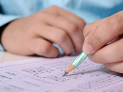 Средний балл на выпускных экзаменах в гимназиях - всего 6,83