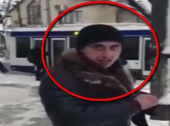 Вор камер наблюдения оконфузился в Кишиневе, попав во всей красе на видео 