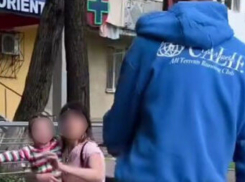 Мужчина нападал на свою жену с ребенком в руках – прохожие вовремя сориентировались и сдали его полиции