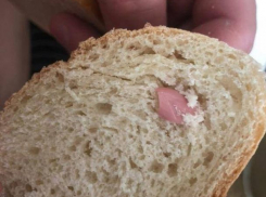 В Кишинёве в хлебе нашли... женский ноготь