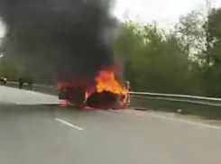 Легковой автомобиль загорелся на трассе Кишинев-Оргеев