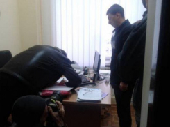 После обысков в примэрии два человека задержаны на 72 часа