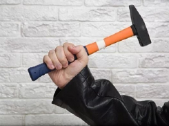 Молдаванин проломил молотком голову петербурженке и поджег ее квартиру