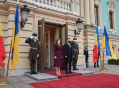 Зеленский: мы ценим, что Майя Санду не боится называть Крым украинским