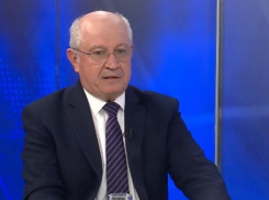 Паспорта Молдовы, США и Румынии и ни одного нарушения закона: кто такой кандидат PAS в премьеры Александр Мунтяну