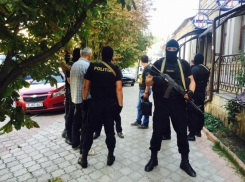 В центре Кишинева задержали члена группировки, вымогавшей деньги у женщины