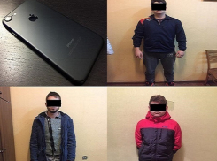 Трое парней отобрали iPhone у симпатичной девушки на улице Кишинева