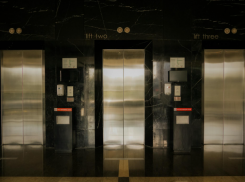 В Кишиневе осужден рецидивист, который голым напал на женщину с трехлетним ребенком в лифте