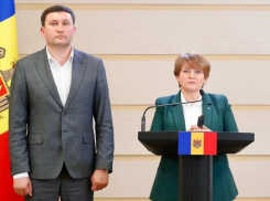 PAS-овцы пришли к школьникам: БКС обвинил партию власти в политизации образования