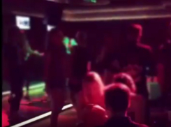 Противозаконная деятельность караоке-клуба на Рышкановке попала на видео 
