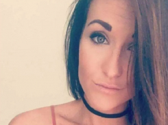 Одержимая сексом молодая учительница заставляла школьника курить марихуану в постели с собой