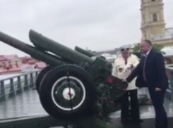 Впервые президент Молдовы выстрелил из пушки Петропавловской крепости
