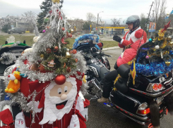 Деды Морозы на мотоциклах удивили детей столичной гимназии-интерната