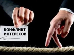 Директор школы принял на работу свою супругу и выплатил ей множество премий