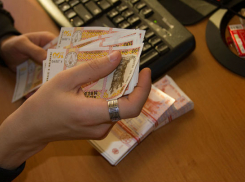 Госбюджет Молдовы на 2017 год принят с поправками в окончательном чтении