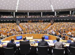 «Обеспокоенный» Европарламент отказался выделить Молдове обещанную финансовую помощь