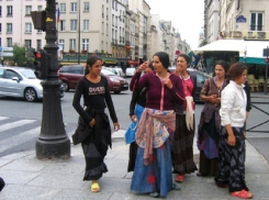 Румынские ромы обокрали посетителей Диснейленда в Париже на один миллион евро