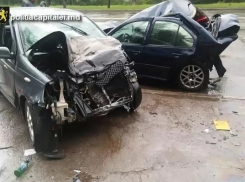В Кишиневе 21-летний водитель разбил шесть припаркованных машин