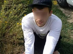 На глазах у изумленных прохожих четверо мужчин употребляли наркотики в секторе Чеканы  