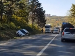 Цепное ДТП спровоцировало пробку на Балканском шоссе и попало на видео 