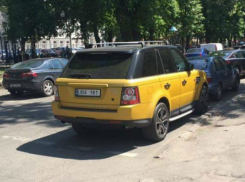 Автохама из Молдовы на золотом внедорожнике назвали в Одессе «быдлом» и проучили