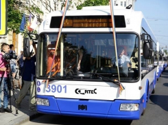 «Украшение» румынским триколором бесконтактного троллейбуса высмеяли кишиневцы