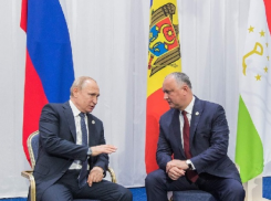 Владимир Путин и президент Молдовы Игорь Додон провели встречу на саммите ЕАЭС