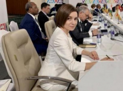 Санду продолжает путешествовать по миру за народный счет 