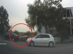 Авария в Кишиневе попала на видео: Skoda столкнула грузовик в кювет