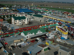 На популярном у молдаван одесском рынке «7-км» массово украли аккумуляторы из автомобилей покупателей  