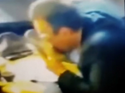 «Мне нечего стесняться»: вылизавший тарелку депутат Рады пояснил резонансное видео