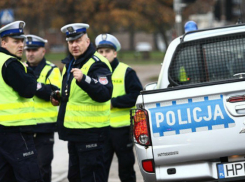 Агрессивный мужчина напал на машиниста и угнал поезд