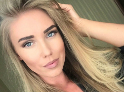 Сексуальная блондинка из Кишинева показала жаркие объятия с мужчиной и заявила о месте «своих сисек»