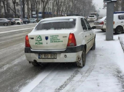 Автохамка за рулем машины ЛДПМ затруднила движение троллейбусов в центре Кишинева