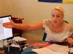 Примар села в страхе от повадившегося к ней незнакомца