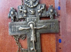 Молдаванина со старинным крестом схватили на границе 