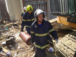 Два баллона с газом упали с восьмого этажа разрушенного в Отачь дома