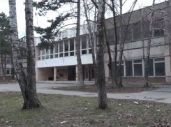 Жители Ботаники просят вернуть закрытую пять лет назад школу