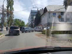 В центре Кишиневе на перекрестке «встретились» три автомобиля