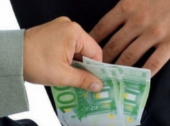 Полицейский из Фалешт попытался за 600 евро от пьяного водителя «повлиять на прокурора»