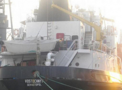 Танкер сомнительной принадлежности заблокировали таможенники в порту под Одессой 