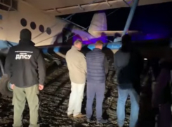 Погранполиция сообщила подробности о самолете с контрабандой сигарет, захваченном в Единцах
