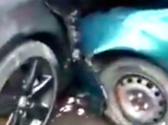 Самую нелепую «месть женщины» с пострадавшими иномарками на улице Кишинева сняли на видео 