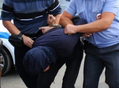 Обиженный матерью житель Бельц оскорбил внучку священника и избил полицейского