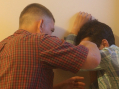 Мужчина ударил ножом своего брата на глазах сестры в Яловенском районе